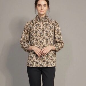 New in Polly Bag! First Love Beige/Gray/Cream Floral Top Size Medium